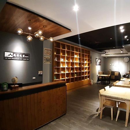 藏青民宿the Wind Guesthouse-Youth Inn Тайнан Екстериор снимка