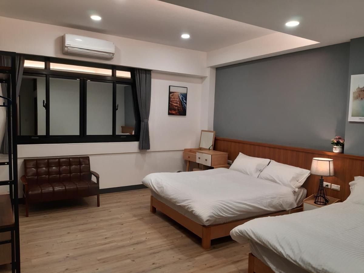 藏青民宿the Wind Guesthouse-Youth Inn Тайнан Стая снимка