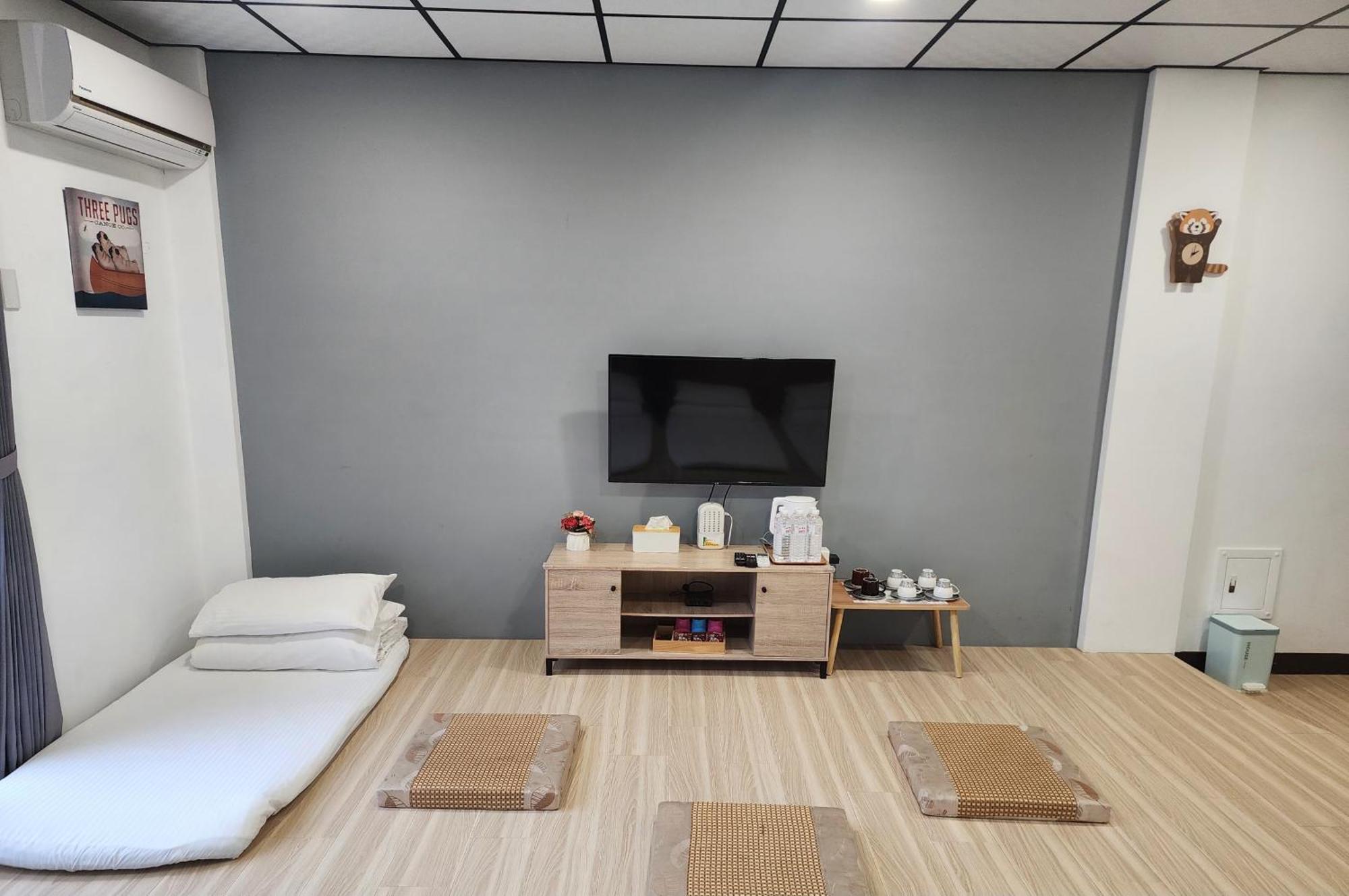 藏青民宿the Wind Guesthouse-Youth Inn Тайнан Стая снимка